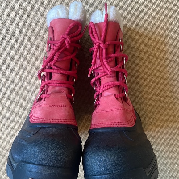 EUC Sorel Caribou waterproof boot-GORGEOUS! - Picture 5 of 9
